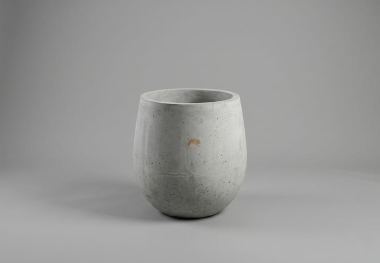 Luna — concrete planter